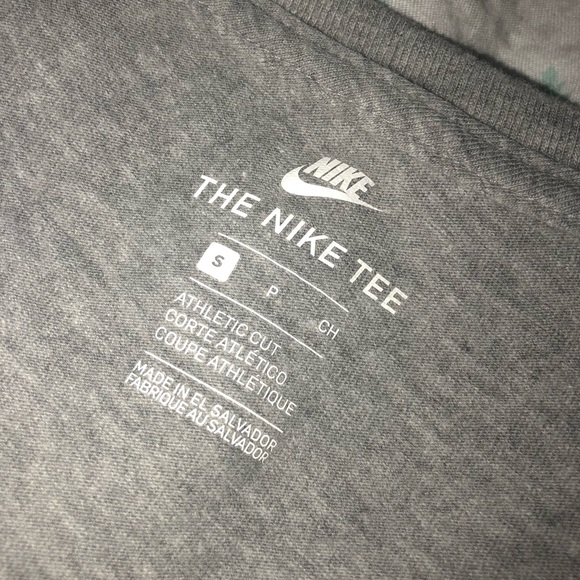 Nike shirt - Picture 2 of 2